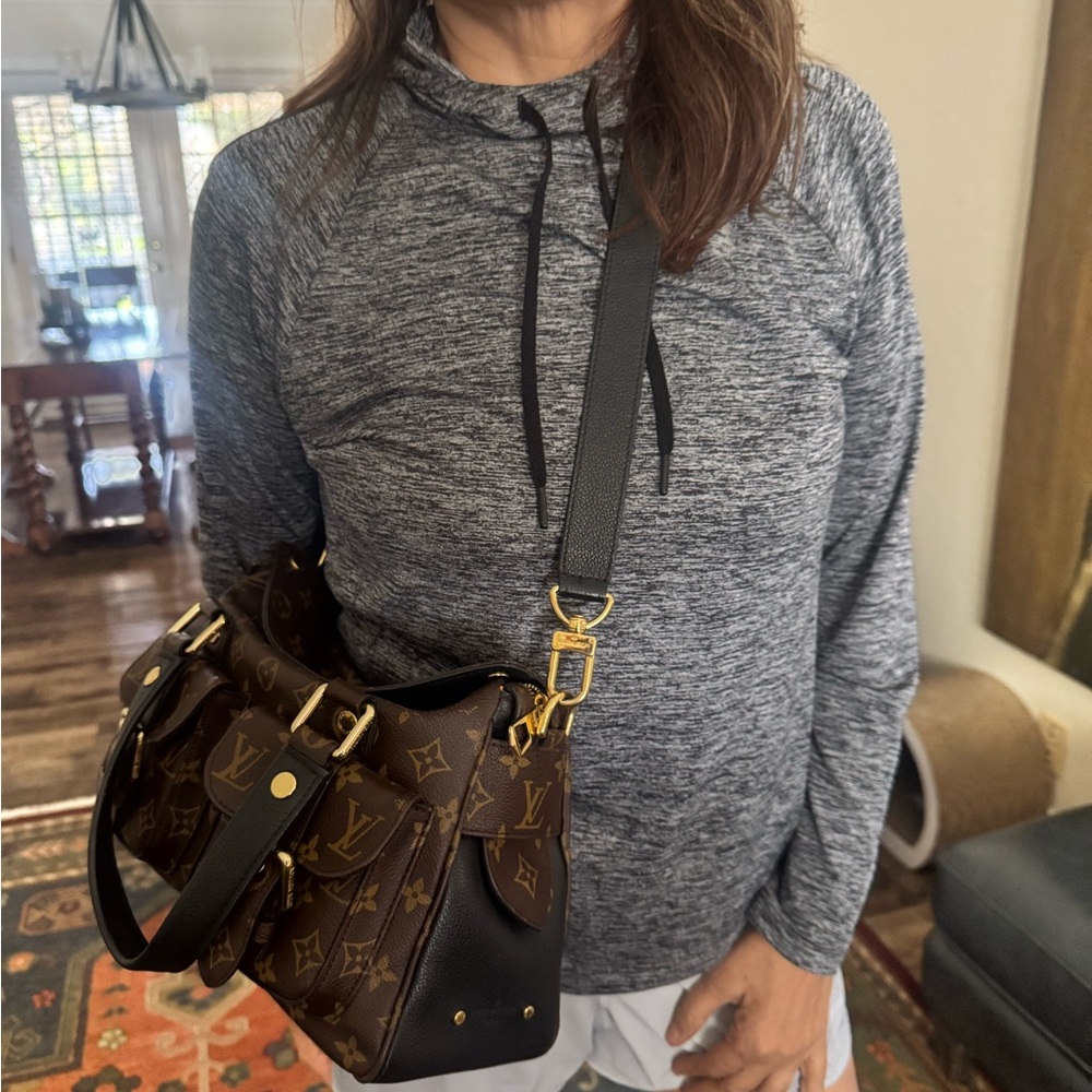 LOUIS VUITTON - Black Manhattan R1.248 - Picture 16 of 16